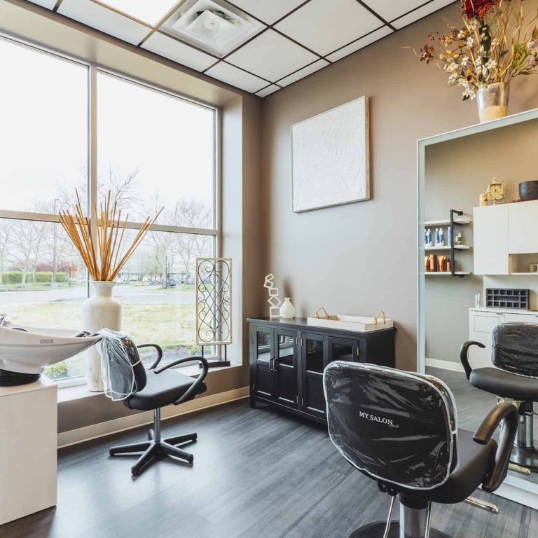 Short Term Salon Suite Rentals Like Sola Salon Suites Near Polaris, OH and Columbus, OH